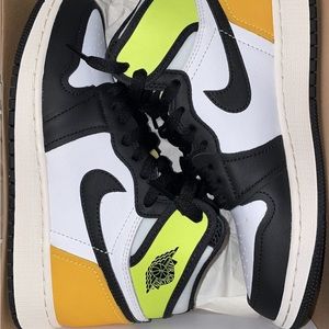 Nike air jordan’s youth size 4 fits women’s 6 super cute been worn a few times